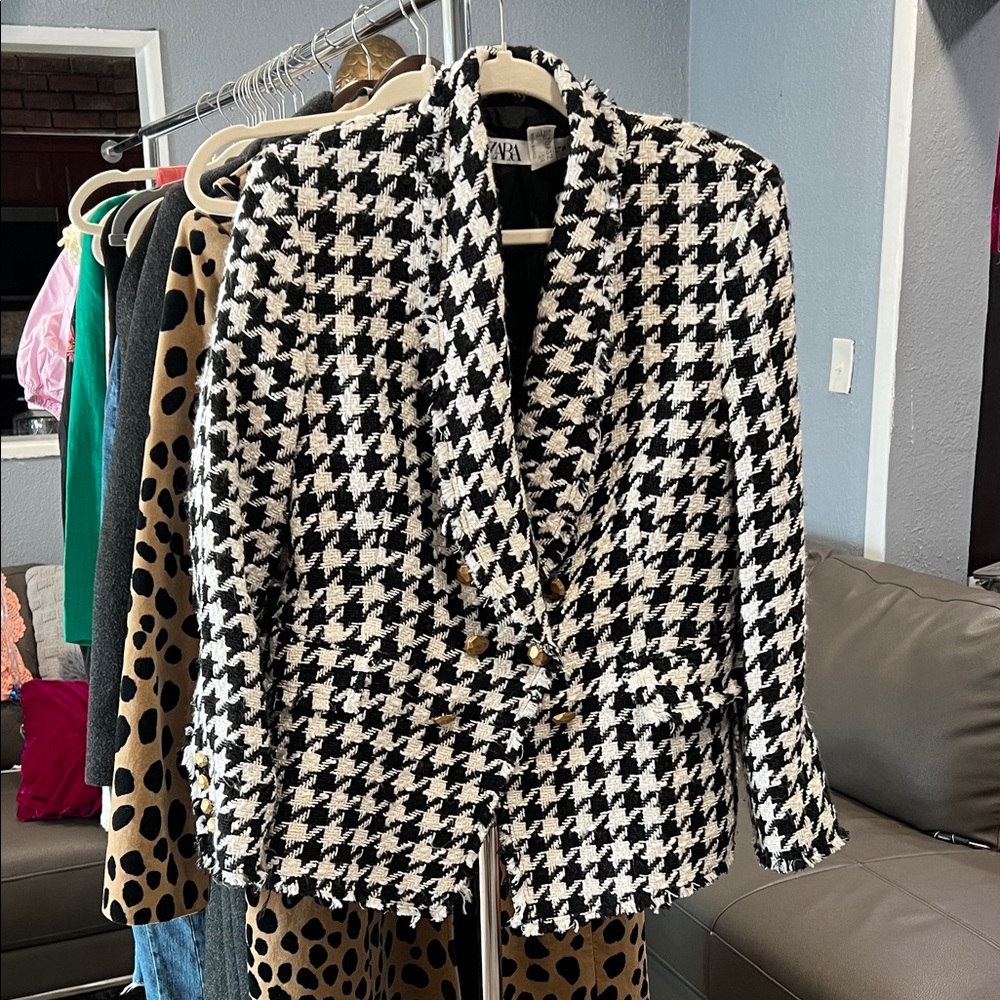 Zara Women's Houndstooth Blazer in Black and White Large